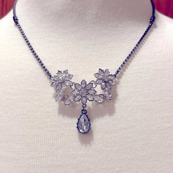Betsey Johnson Y2K Vintage Crystal Flower Necklace - Picture 1 of 5